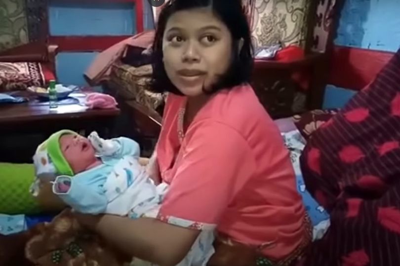 Жінка з Індонезії примудрилася за годину завагітніти і народити дитину, для декого це може бути дивом, але не для її чоловіка…