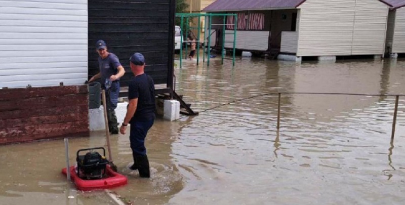 Популярний серед українців курорт пішов під воду! З’явилося ВІДЕО лиха…