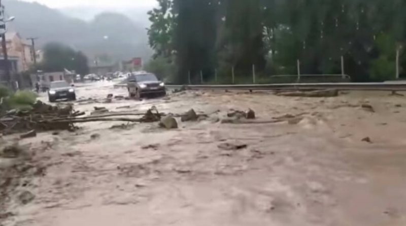 Річки вийдуть з берегів і накриють грози з градом: в ДержНС оголосили штормове попередження по Україні…